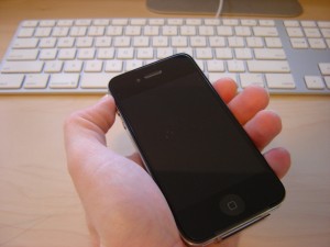 iphone4.macrumors.com .1 300x225 iphone4.macrumors.com.1